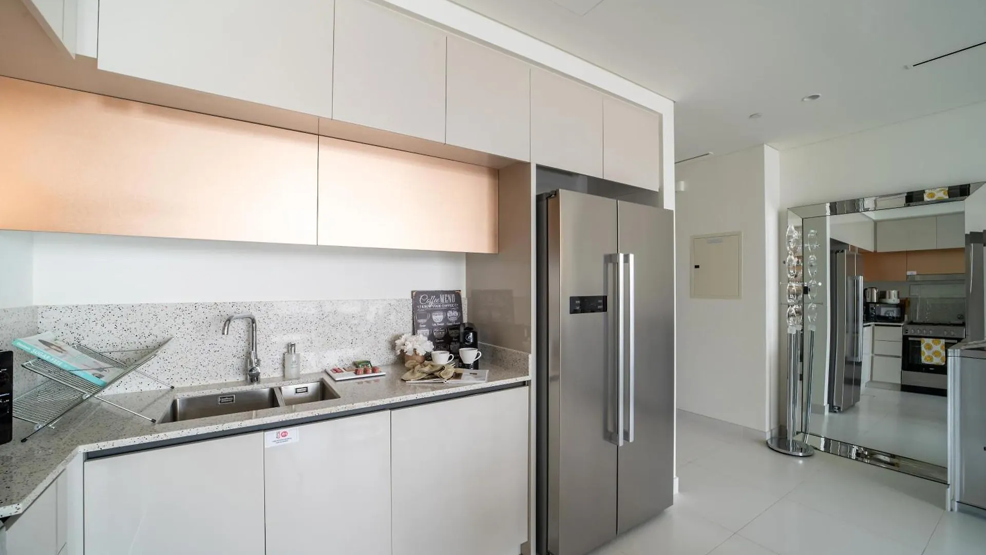 Frank Porter - Marina Vista Tower 2 Dubai Apartment