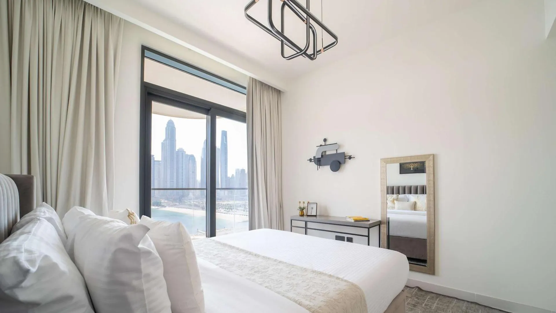 Frank Porter - Marina Vista Tower 2 Dubai 0*,