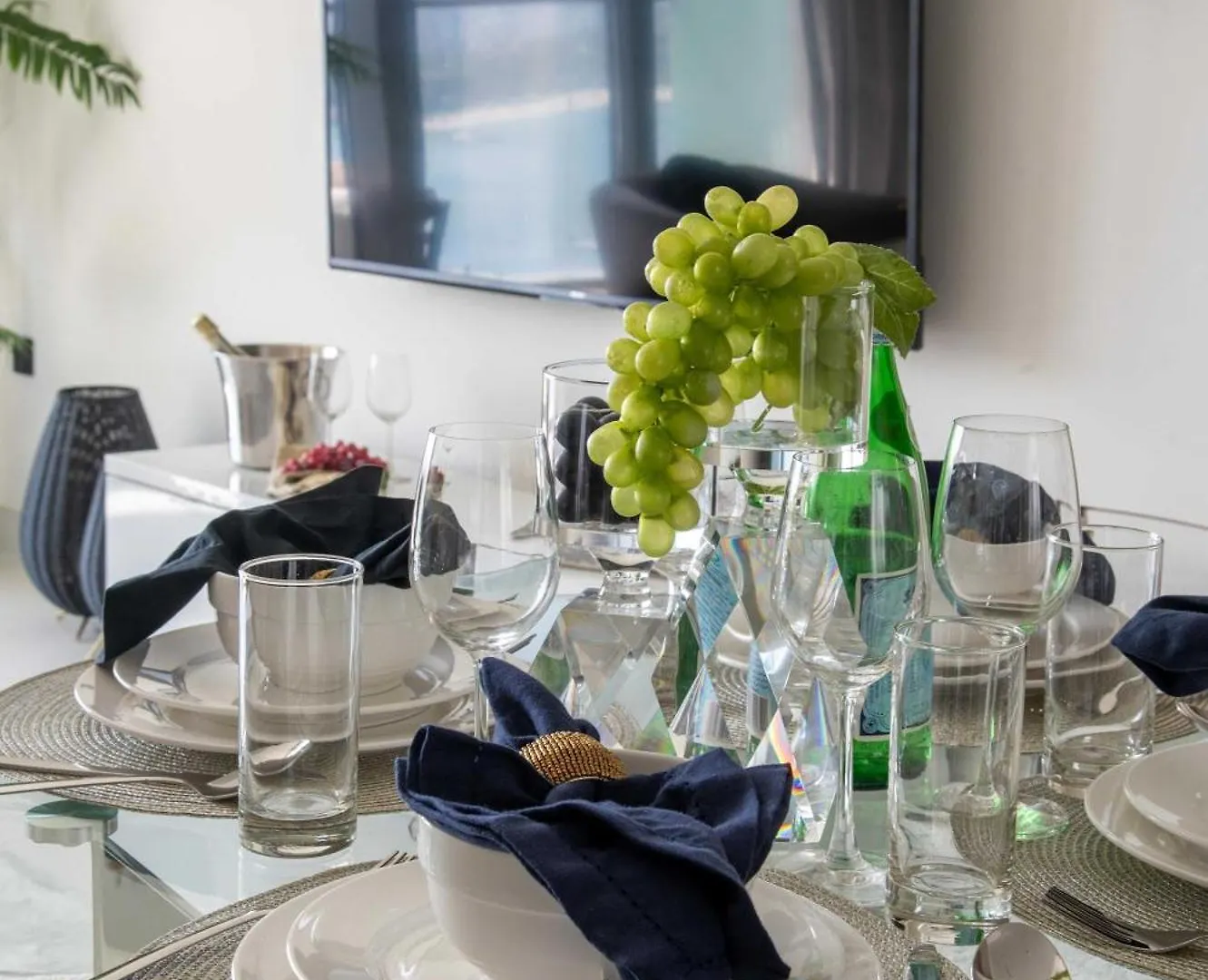 Frank Porter - Marina Vista Tower 2 Dubai Apartment