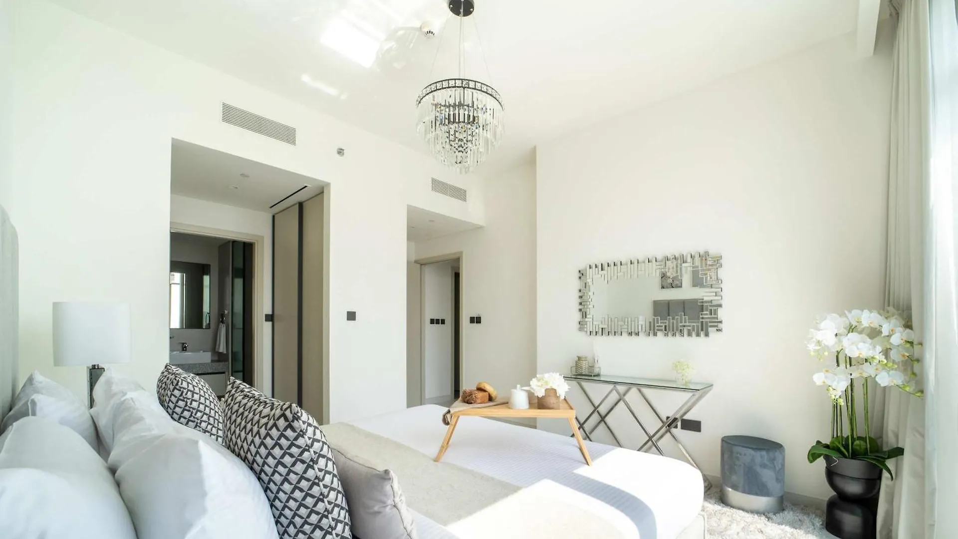 Frank Porter - Marina Vista Tower 2 Dubai