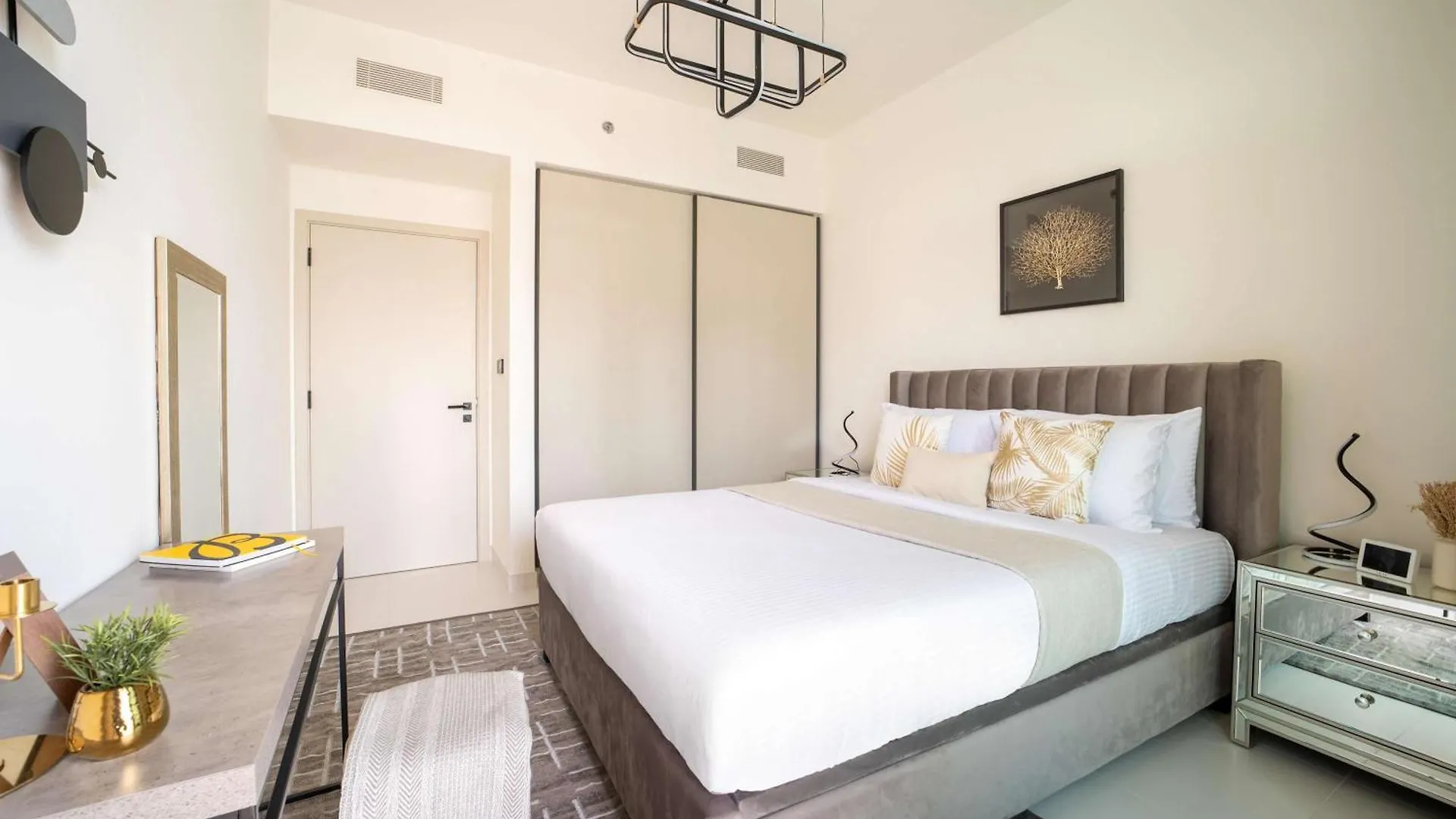 Frank Porter - Marina Vista Tower 2 Dubai Apartment
